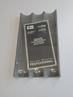 NWT Chicago Metallic Professional Perforated Baguette Pan USA